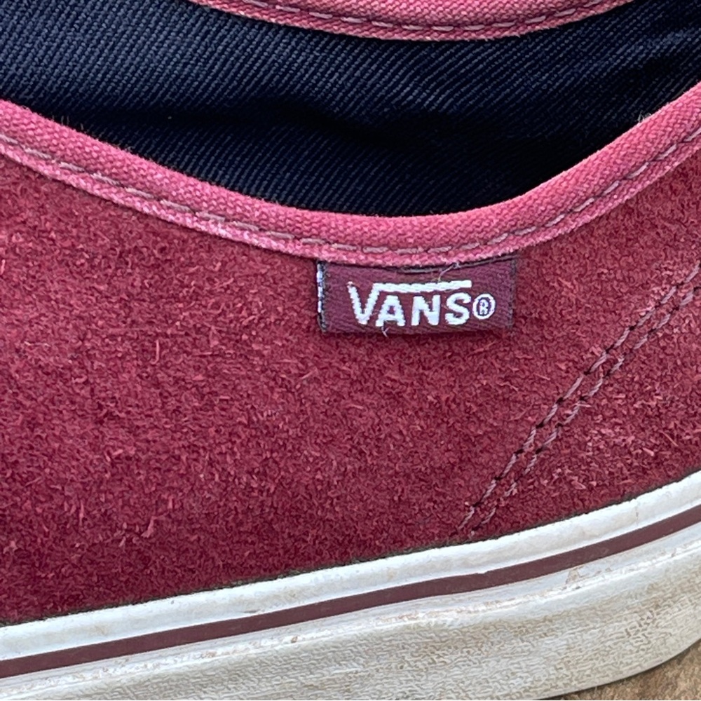 Vans Suede Women’s Low Top Maroon Sneakers Size 8.5 Women’s - Picture 2 of 5